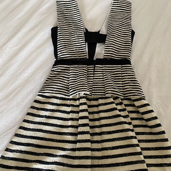 BCBG MaxAzria Peplum Mini dress new xs - Picture 3 of 4